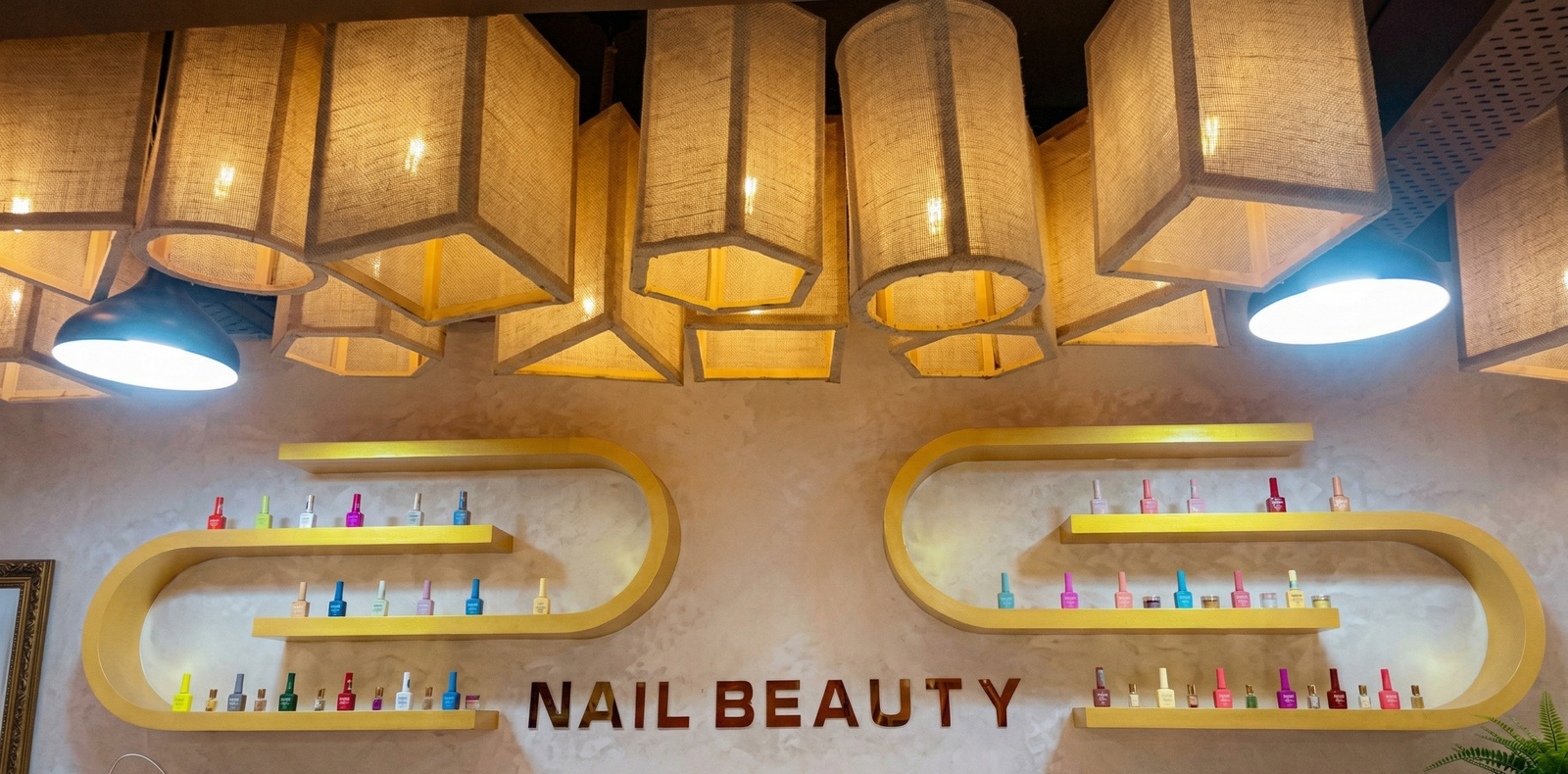 Premium Makeover Salon Interior